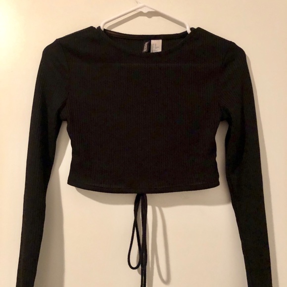 Long-Sleeved Ribbed Crop Top - Picture 2 of 2
